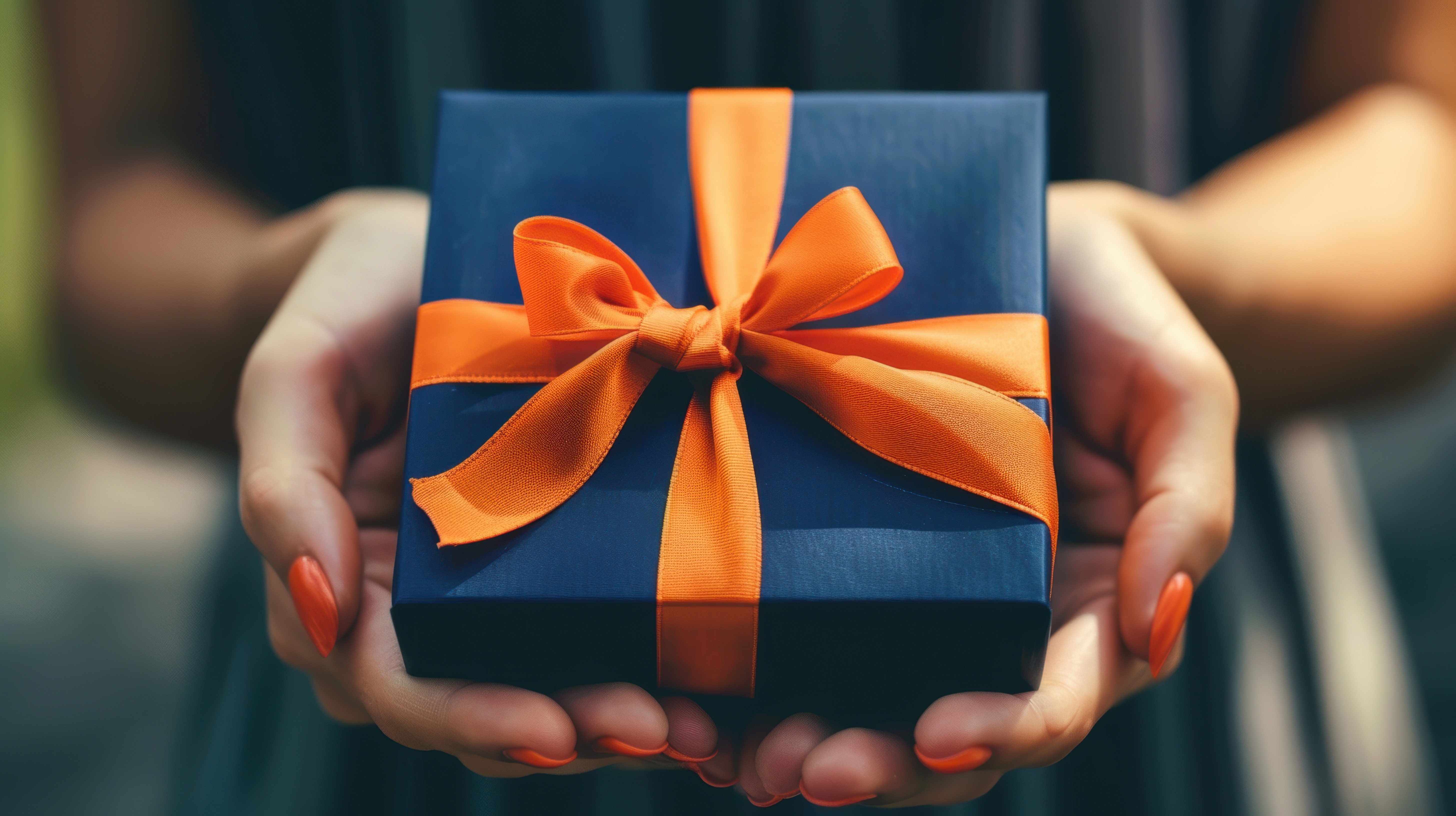 Top 5 Reasons to Give Holiday or Year-End Gifts To Employees and Clients